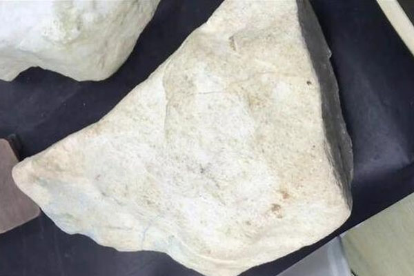 翡翠原石怎样开窗 翡翠原石有几种开窗手法