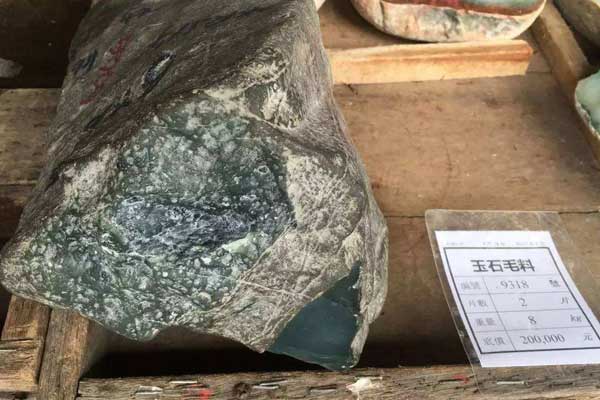翡翠原石去哪里弄 哪里可以买到翡翠原石？