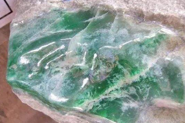 危地马拉翡翠原石的特点 什么是危地马拉翡翠原石