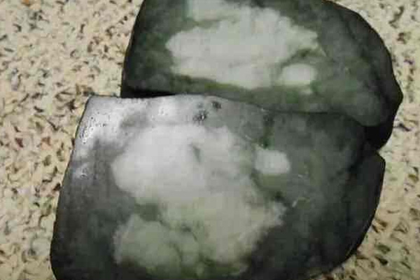 怎样区分翡翠原石跟水沫子 翡翠原石水沫子是什么
