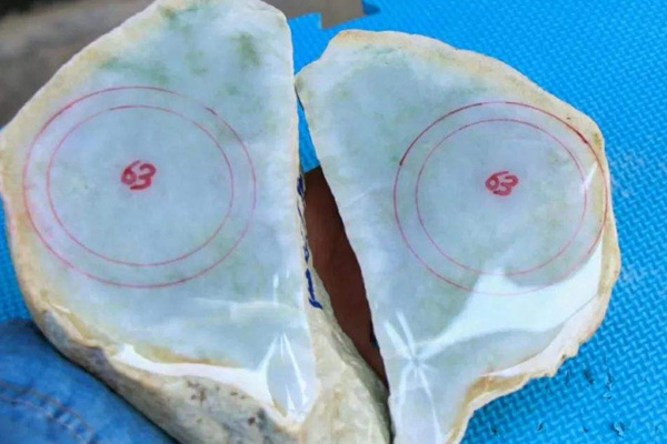 木那白岩沙皮壳翡翠原石特点 木那白岩沙翡翠原石好不好
