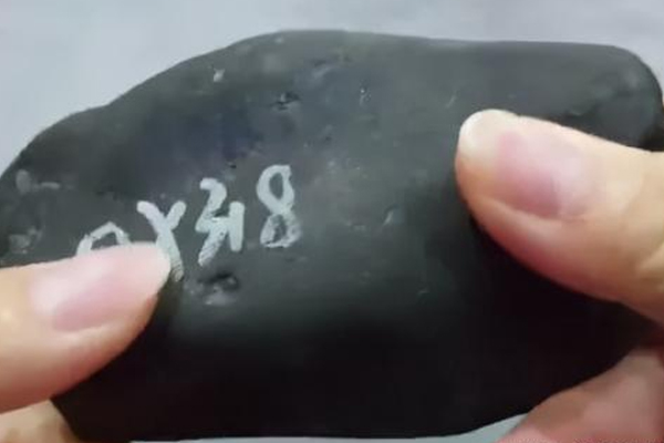 辽宁墨翡翠原石价格 墨翡翠原石价格多少