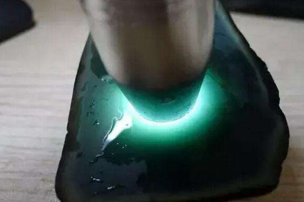 翡翠原石去哪里加工多少钱 翡翠加工费用多少