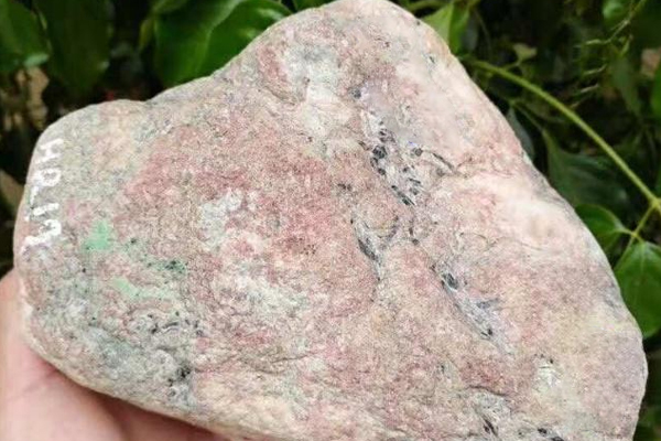 木那黄皮翡翠原石价格多少 木那黄皮翡翠原石怎么样