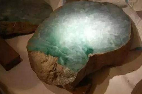 黄雾层厚的翡翠原石怎样 翡翠原石有黄雾好不好的