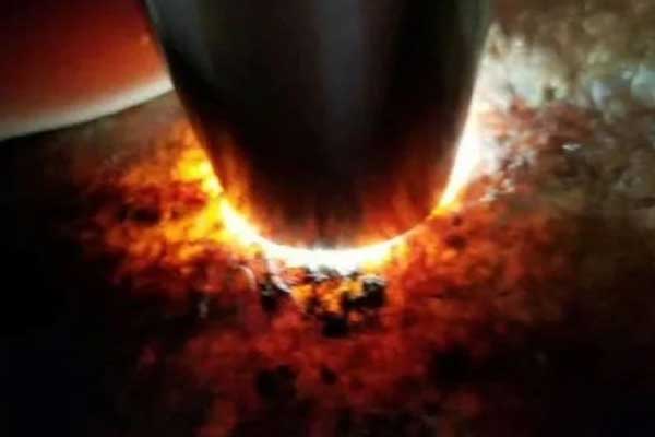 翡翠原石打灯红雾怎么样 翡翠原石有红雾好吗？