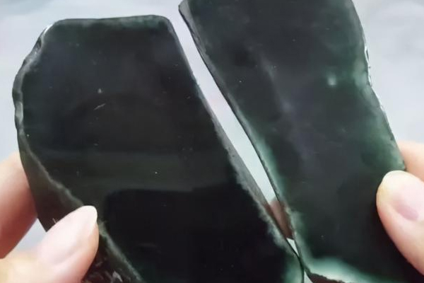 翡翠原石黑皮壳1.jpg