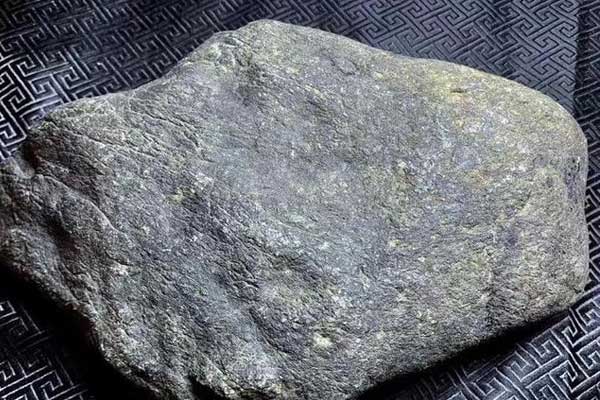 莫湾基脱沙翡翠原石特点 莫湾基场口翡翠原石详解