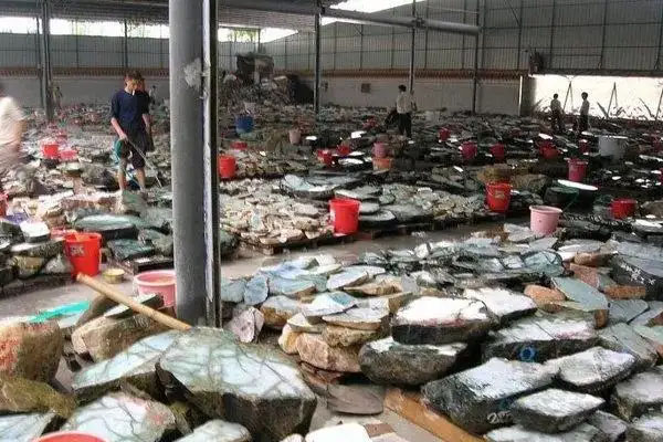 南昌哪里能买到翡翠原石 翡翠原石在哪里能找到