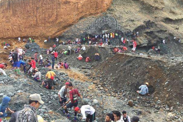 缅甸翡翠原石在哪开采的 缅甸翡翠原石如何挖掘的