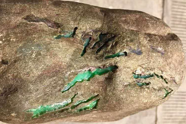 黄皮翡翠原石怎么样 黄皮翡翠原石哪个场口的