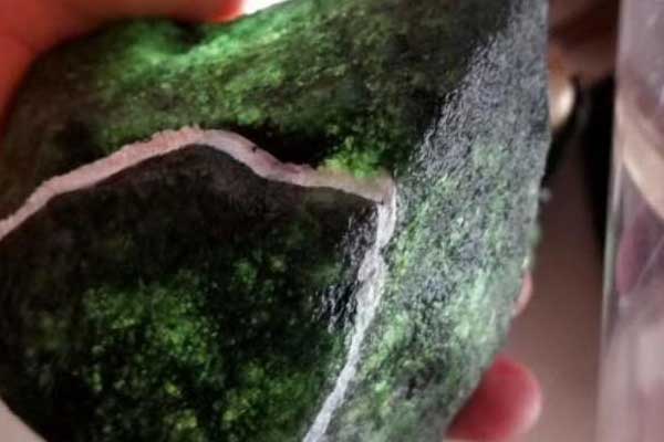 嘉兴翡翠原石去哪里加工 翡翠原石是如何加工的？