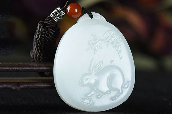 玉石会变色吗 玉石佩戴久了会变色吗？