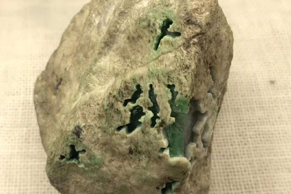 翡翠原石木那场口的石头怎么看 木那翡翠原石怎么样