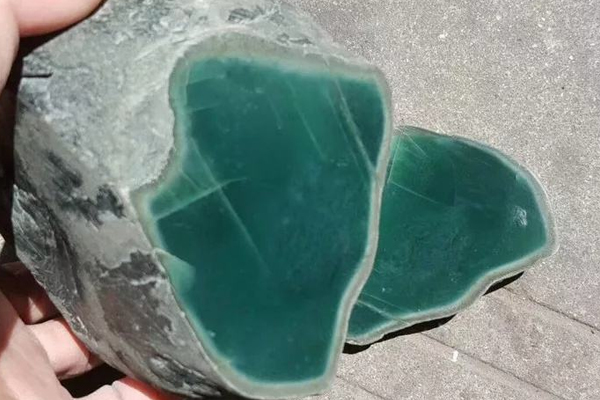 危地马拉翡翠原石的特点 危地马拉翡翠原石好不好