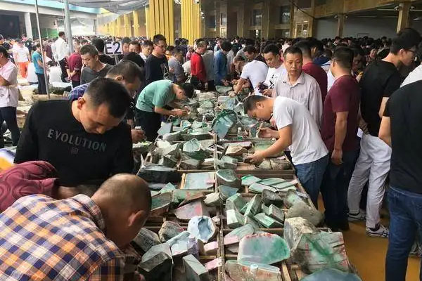 云南翡翠原石去哪里找 云南的翡翠原石在哪里