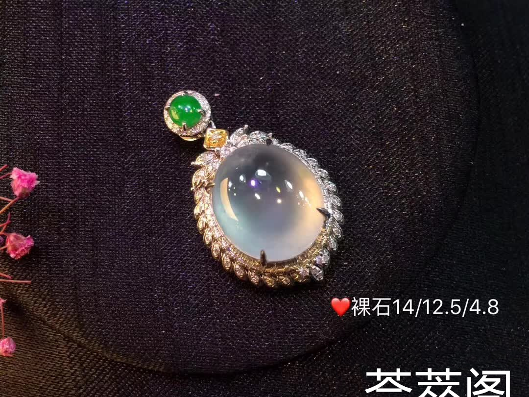 冰纯鸽子蛋，水润冰透。