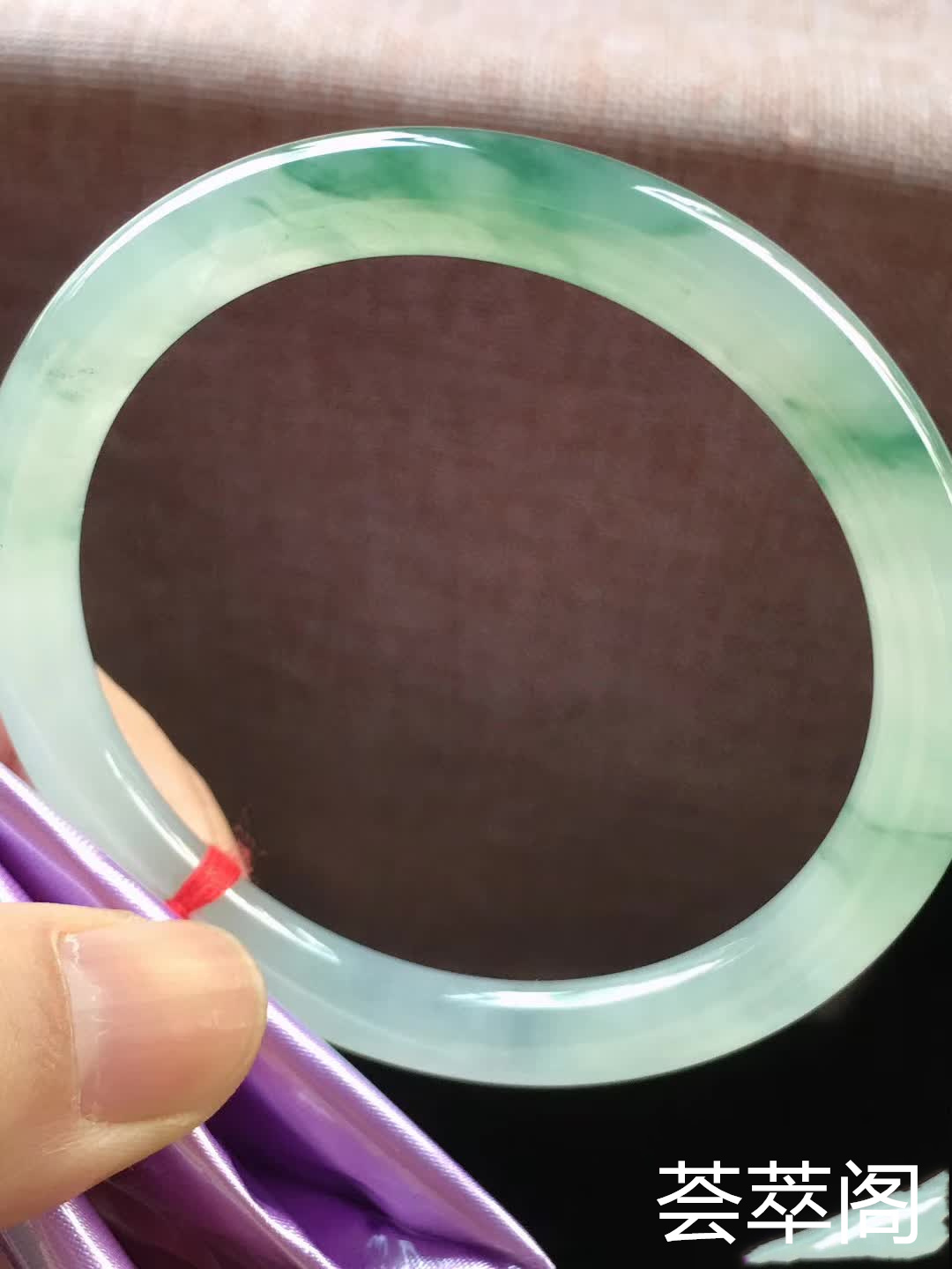 飘花圆条翡翠手镯，完美，种老水足，尺寸57.5/7.5/7.6mm