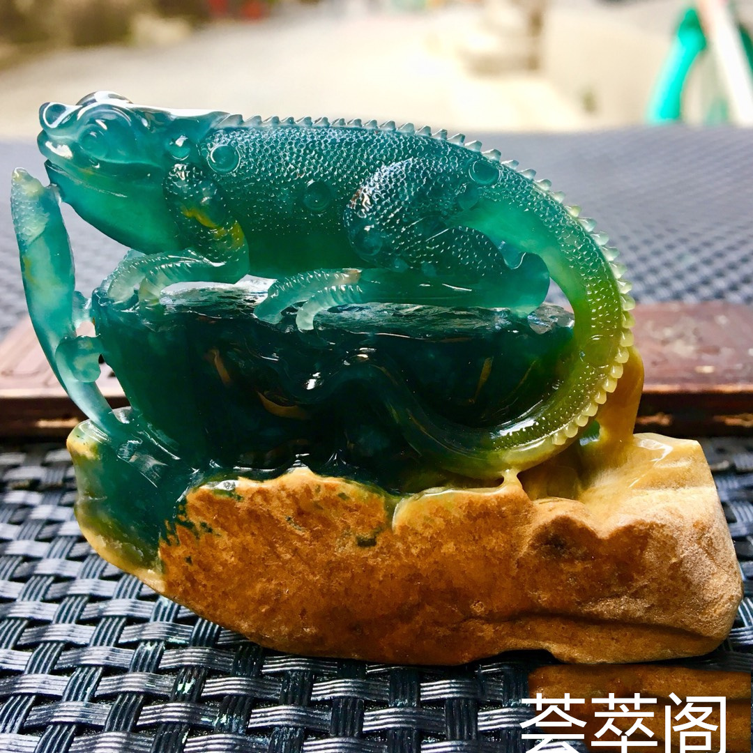 今非昔比.蜥蜴 雕刻精美独特惠 种水一流 完美！尺寸:65.4-53.5-29.7 特惠