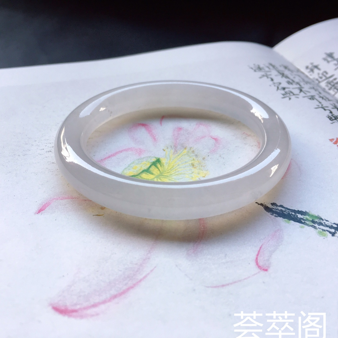 白冰贵妃手镯，尺寸:50 .3/9/9(短径45.2正圈48.3可戴)重37g