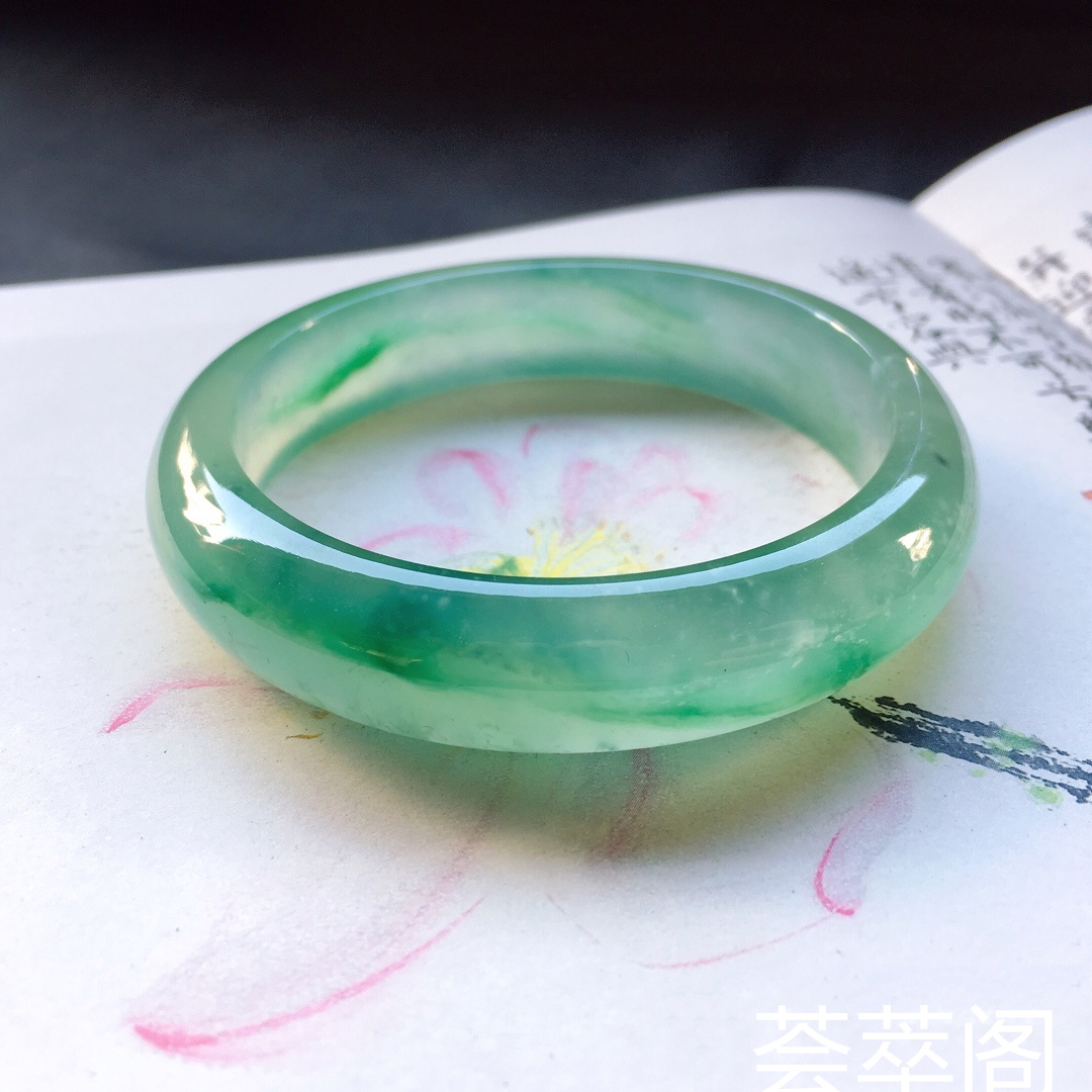 老坑冰绿飘花意境手镯，尺寸：55 .8/13/8mm，重56.9g