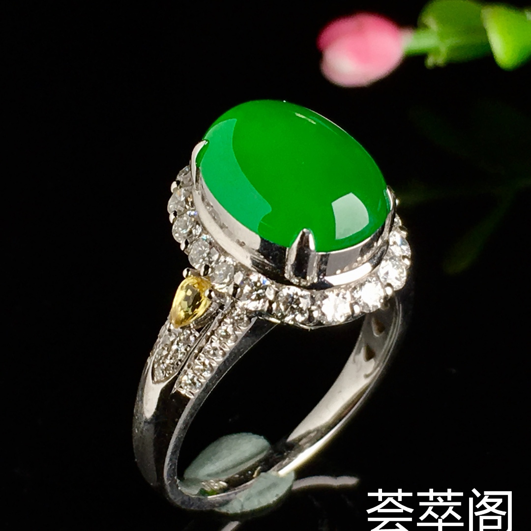 冰阳绿戒指，色阳，饱满，戒指内圈17裸石尺寸11.5-8.8-5