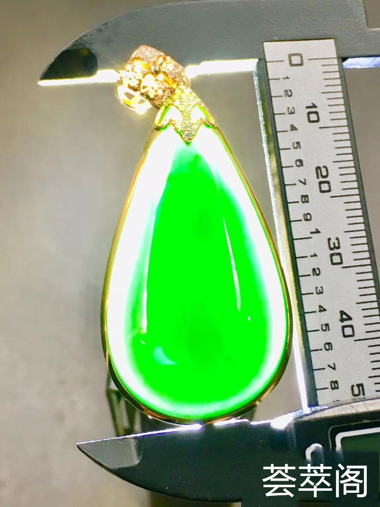 特惠：【墨翠水滴吊坠】顶级料子！  老坑高冰   极品墨翠   黑度种水都是极品中上上品      冰透无比   种老起胶     品质极高   性价比超高 （翡翠中最神秘的墨翠，低调奢华有内涵）❗❗