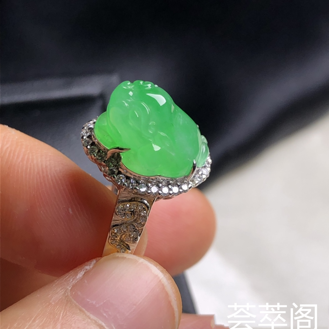 冰绿三脚蟾戒，裸石尺寸:13.2/10.8/8.8