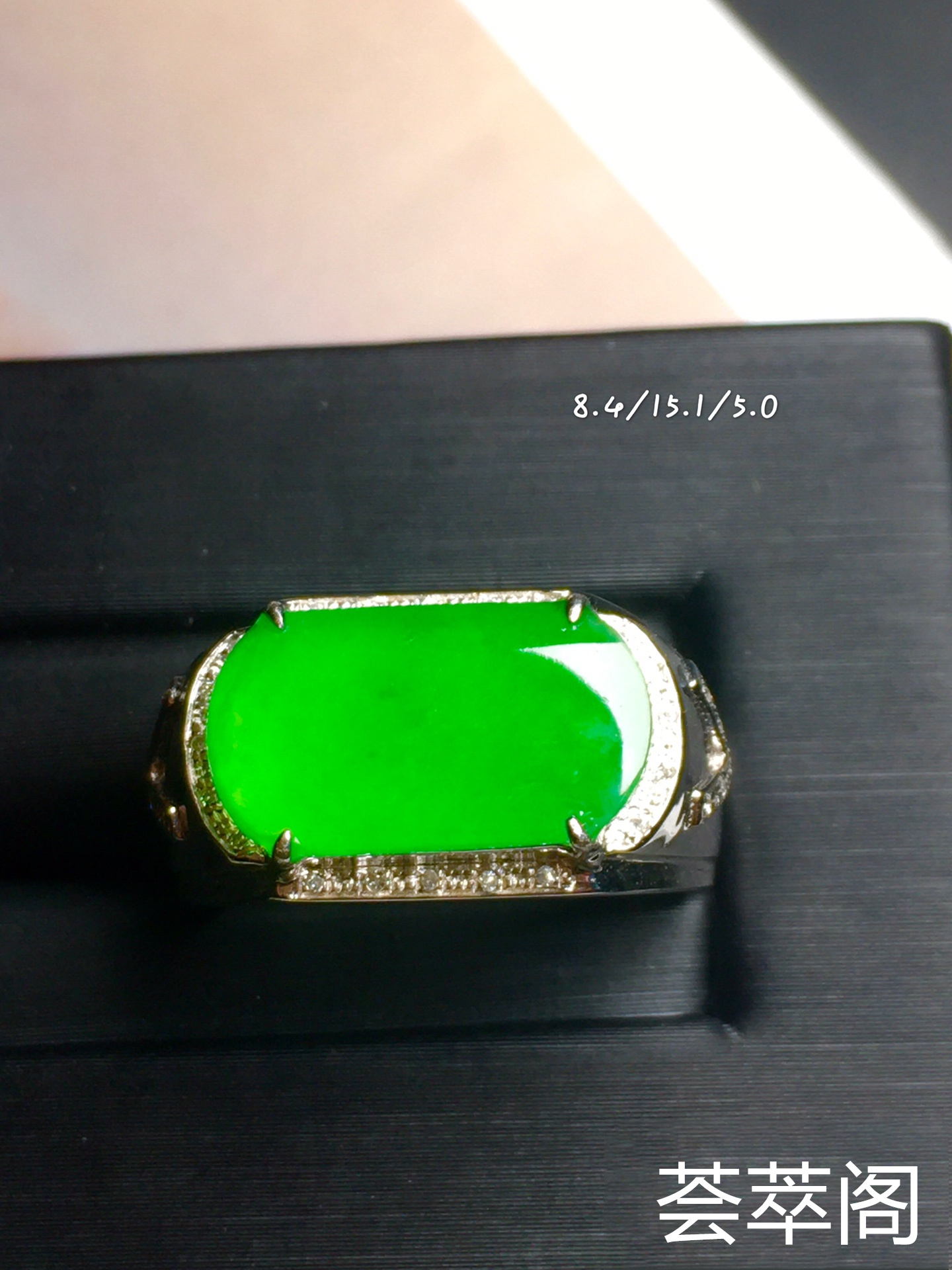 【高冰阳绿，马鞍戒指】水润，玉质细腻，冰绿冰透，完美无暇，18k金奢华钻石镶嵌