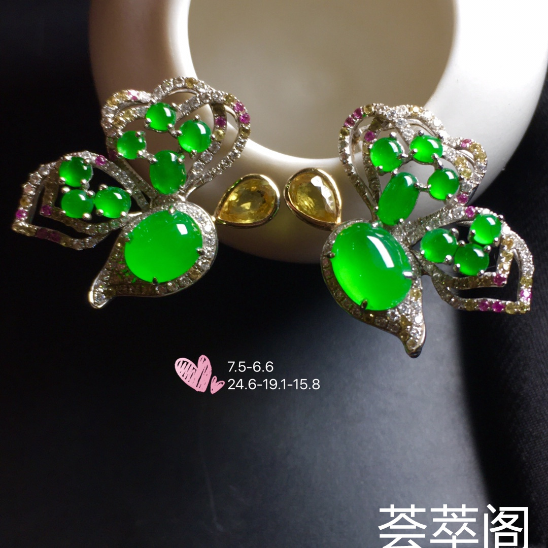 【耳环，冰正阳绿】很冰透，水‮润水‬细腻，完美，18k金‮华奢‬钻‮镶石‬嵌☕