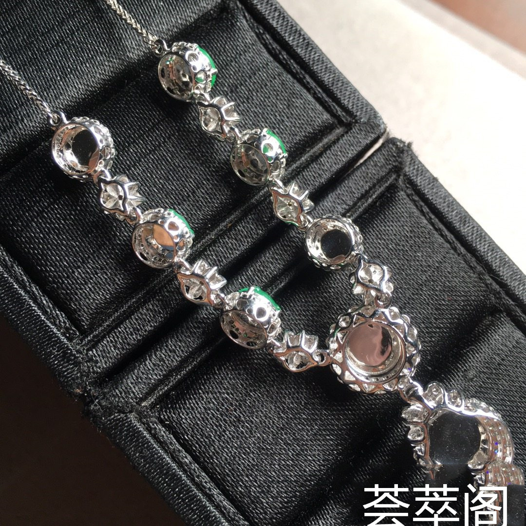 正阳绿蛋面锁骨链，裸石最大：8.5-7.3-3.6第9张