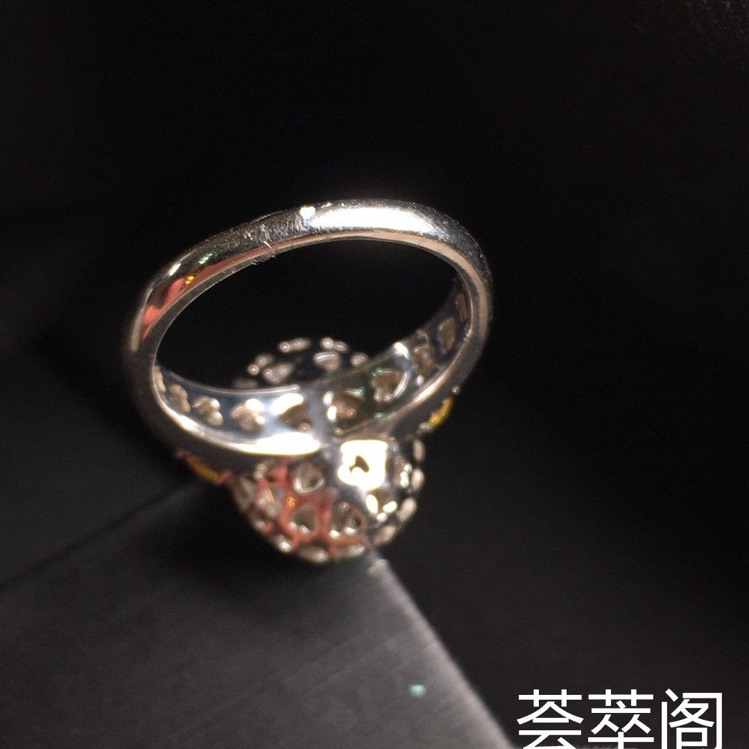 【女戒指，冰正阳绿】很冰透，‮润水‬细腻，完美，18k金‮华奢‬钻‮镶石‬嵌☕第6张