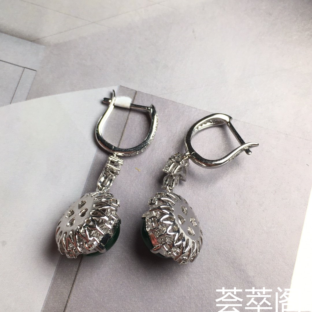 【耳环，冰正阳绿】很冰透，‮润水‬细腻，完美，18k金‮华奢‬钻‮镶石‬嵌☕第6张