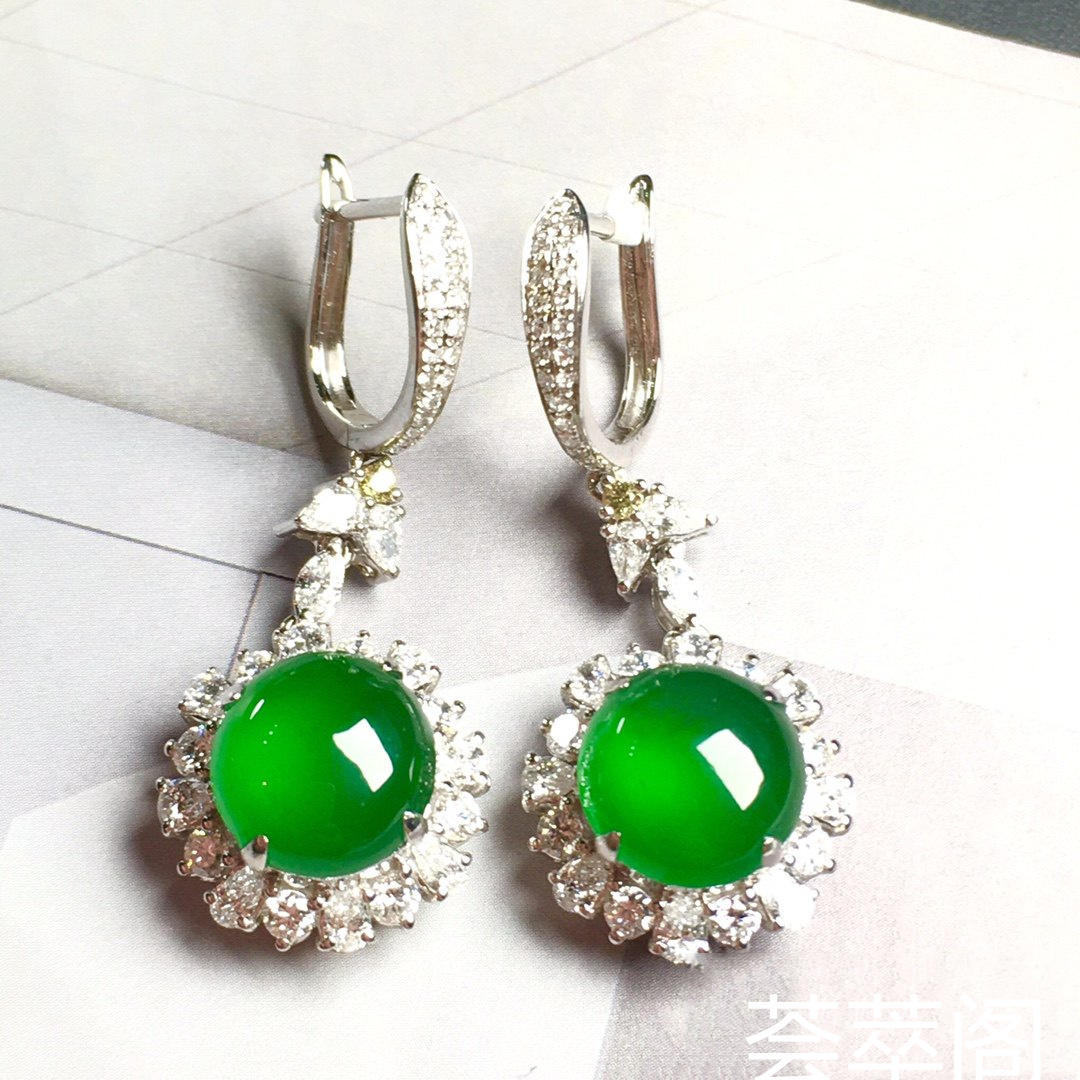 【耳环，冰正阳绿】很冰透，‮润水‬细腻，完美，18k金‮华奢‬钻‮镶石‬嵌☕第4张