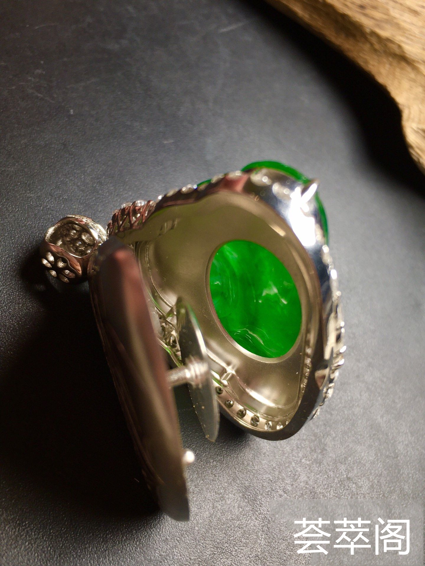 价：【大佛，冰正阳绿】很冰透，‮润水‬细腻，完美，18k金‮华奢‬钻‮镶石‬嵌☕第6张