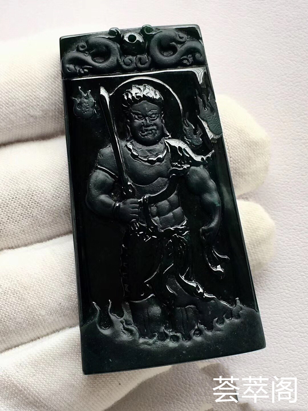 特惠：【墨翠守护神不动明王】新货！ 老坑高冰   极品墨翠   黑度极黑   极品帝王绿底色     种老起胶    冰透无比    性价比超高  （翡翠中最神秘的墨翠，低调奢华有内涵）❗❗第7张