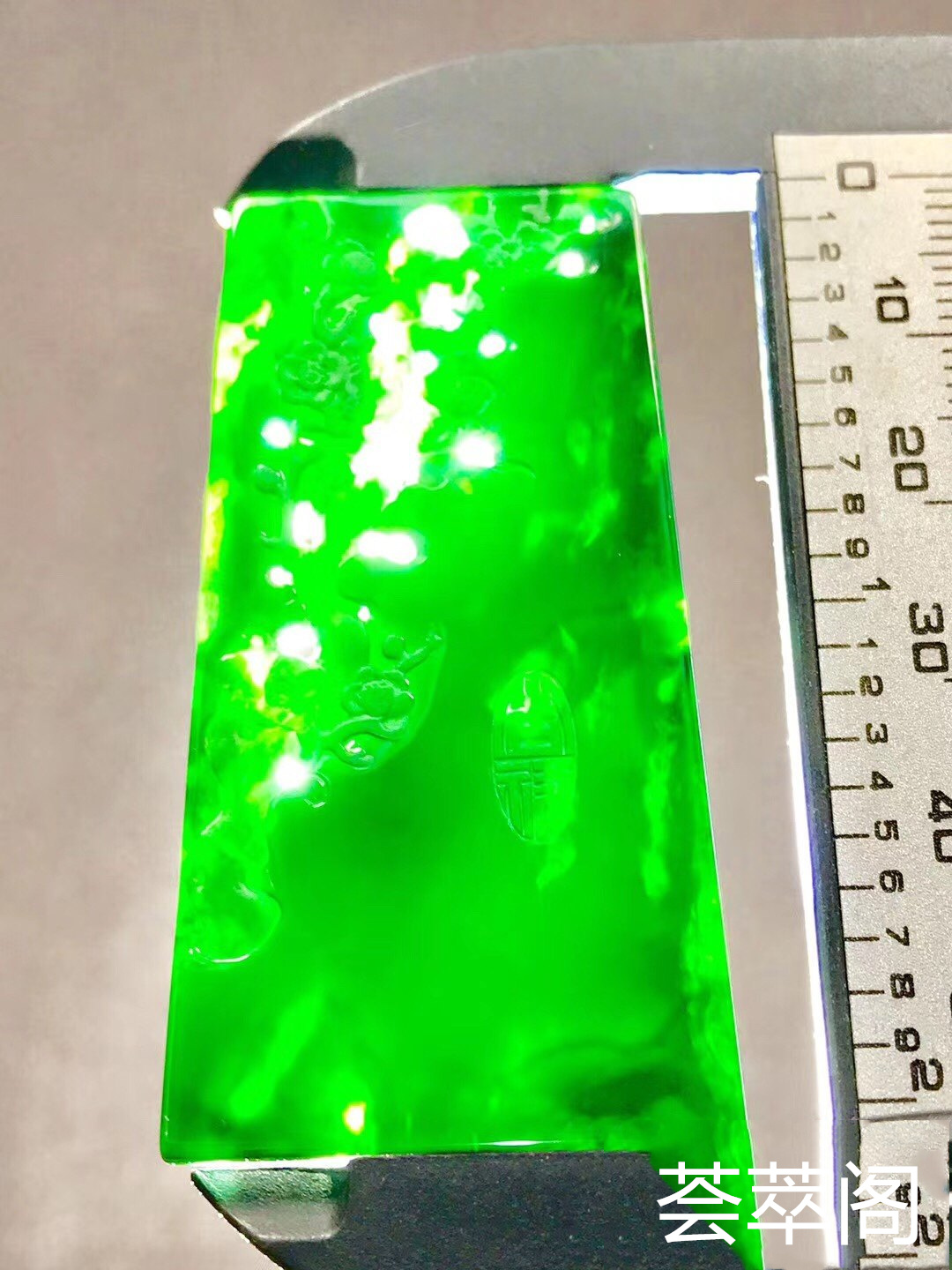 特惠：【墨翠梅花*平安无事牌】新货！ 老坑高冰   极品墨翠   黑度极黑   极品帝王绿底色     种老起胶    冰透无比    性价比超高  （翡翠中最神秘的墨翠，低调奢华有内涵）❗❗第2张