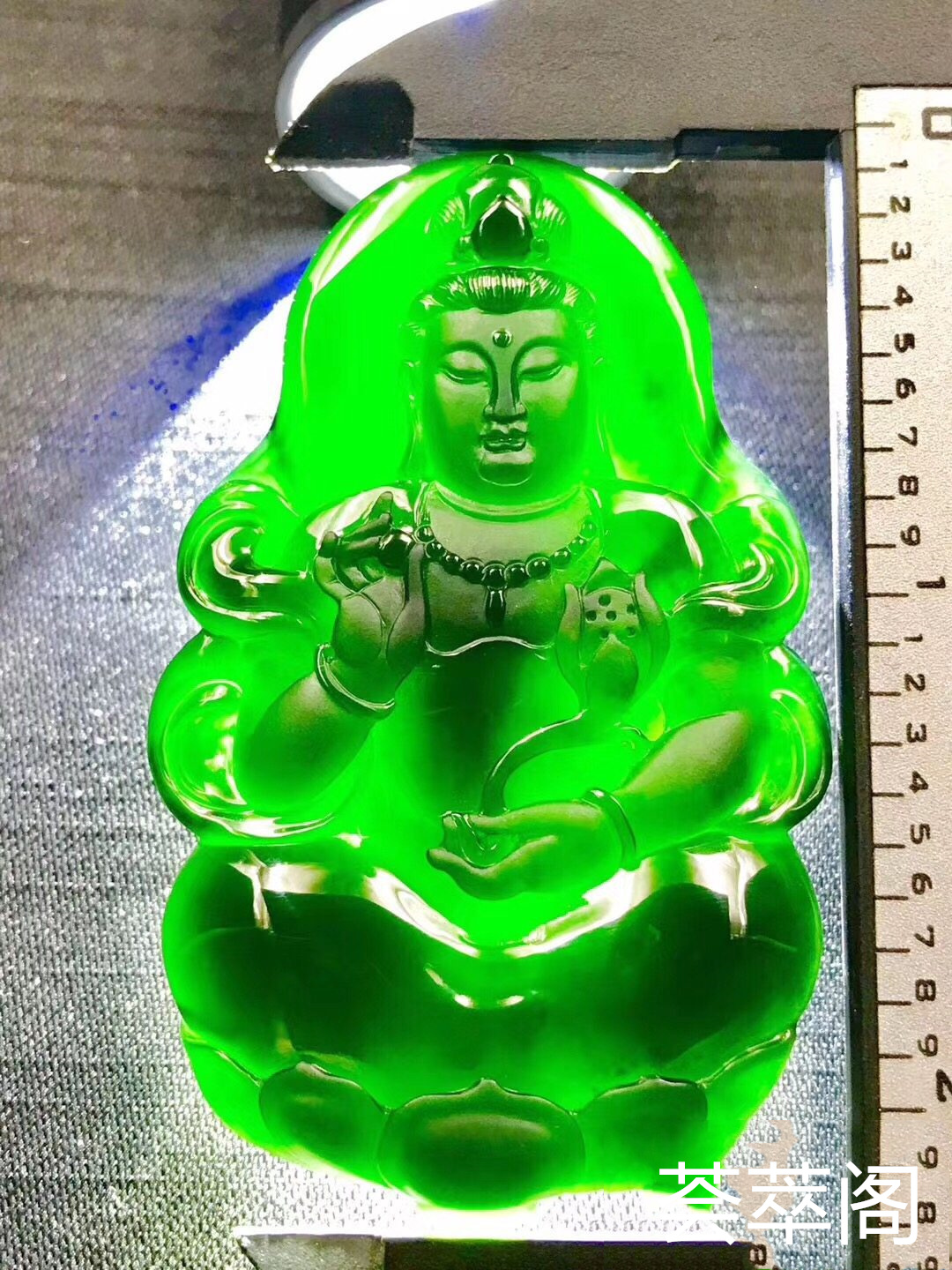 特惠：【墨翠立体观音】新货！  老坑高冰   极品墨翠   黑度极黑    极品帝王绿底色      冰透无比   种老起胶     品质极高   性价比超高 （翡翠中最神秘的墨翠，低调奢华有内涵）❗❗第2张