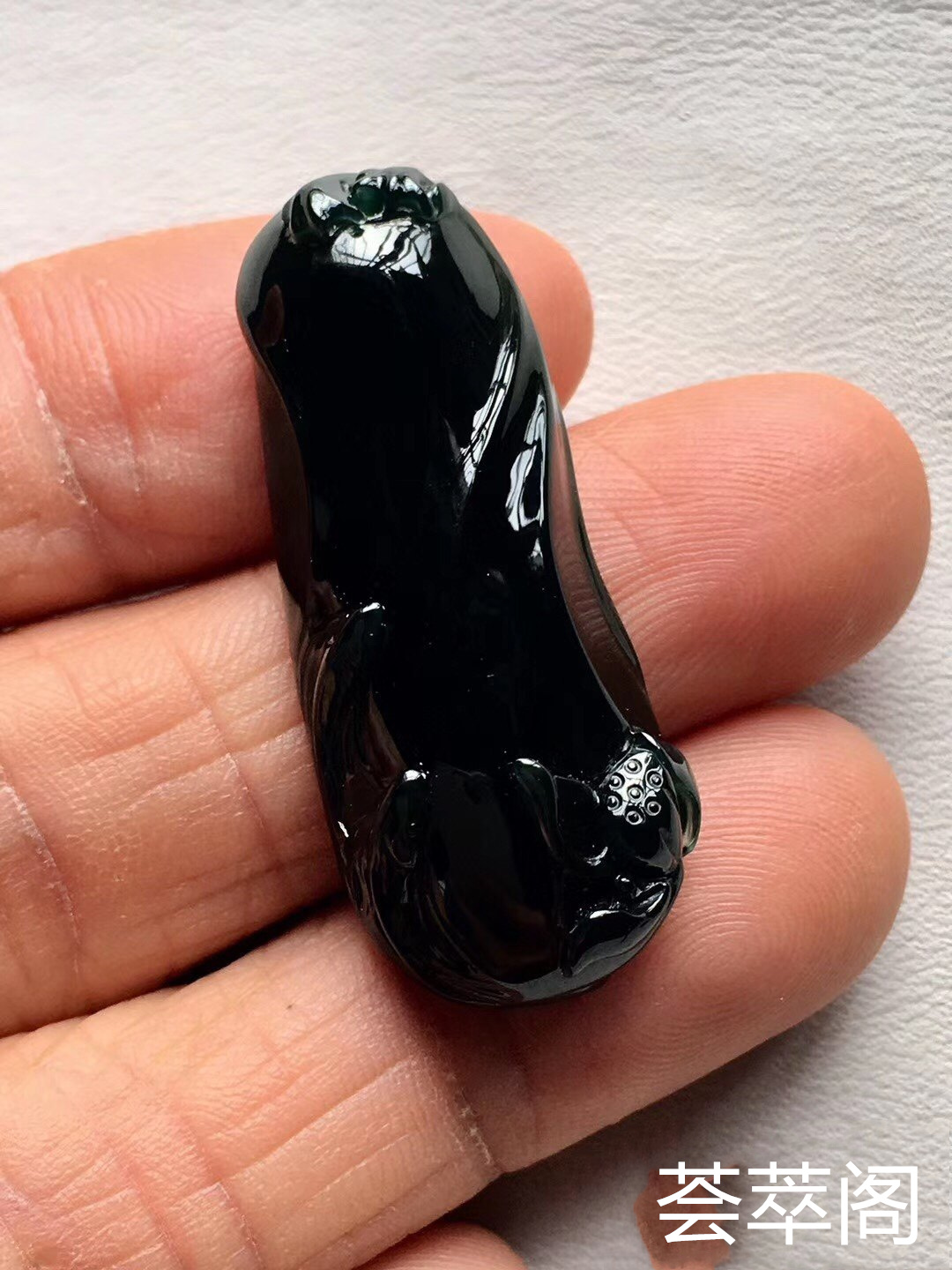 顶级料子：【墨翠连年有余*力争上游】玻璃种！  老坑高冰   极品墨翠   蛋面品质雕刻而成   黑度种水都是极品中上上品       冰透无比   种老起胶     品质极高   性价比超高 （翡翠中最神秘的第7张