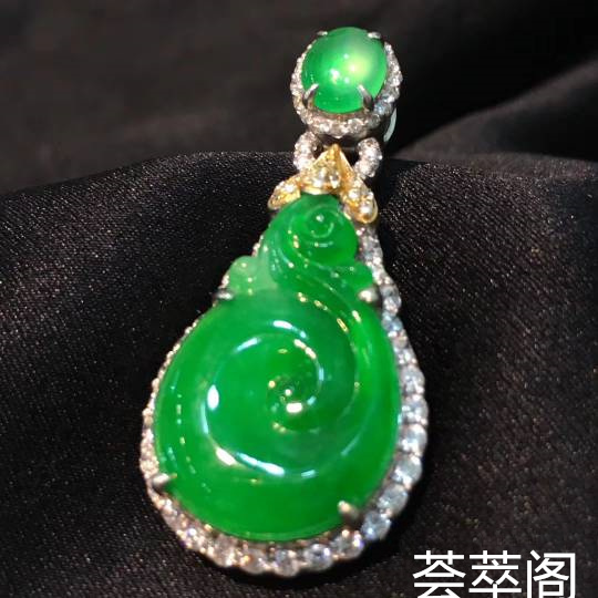 满绿色如意吊坠
