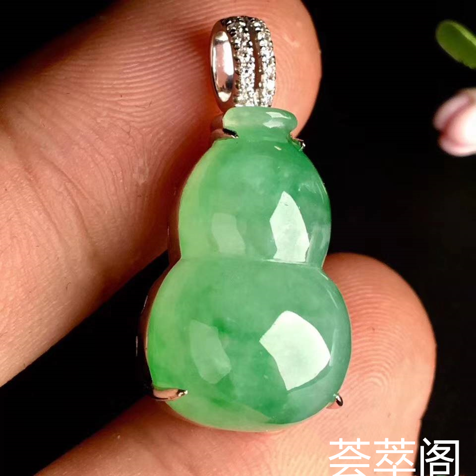 冰果绿葫芦吊坠，饱满，裸石尺寸21-13.5-8，特惠价️    