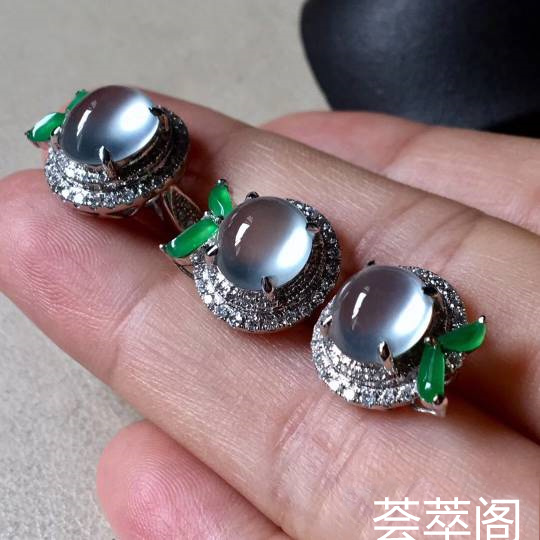 套，冰种戒指➕耳钉套装。完美。水头足。尺寸戒指9/7.8/5、耳钉7.3/8/4