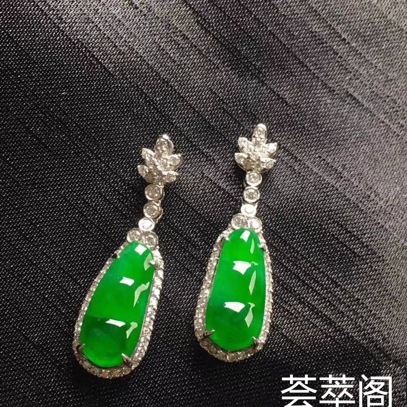 冰种阳绿福豆耳坠，饱满精致，完美，18k金镶嵌，裸石：16/7.4mm镶嵌：32.3/9.8/6.4mm