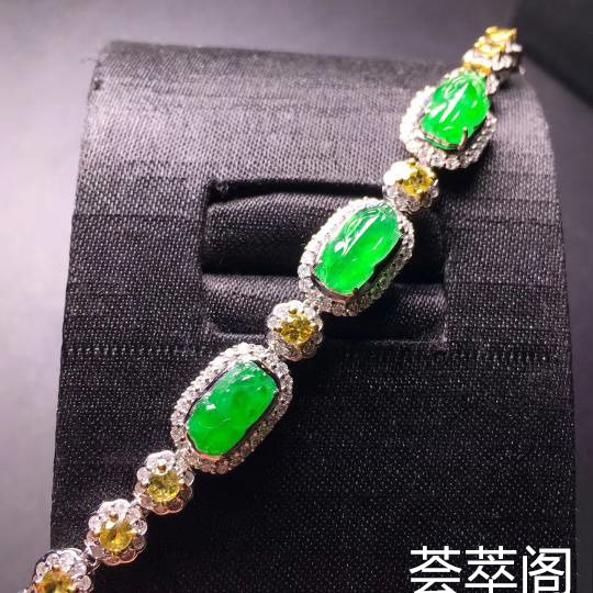 满绿貔貅手链，18K金镶嵌，完美无裂，种水1流，质量杠杠的，性价比高