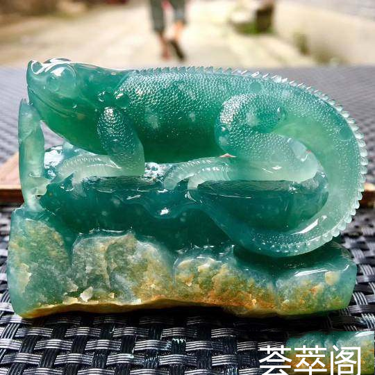 今非昔比.蜥蜴 吸亿.雕刻精美立体 种水俱佳.完美！尺寸:64.5-53.8-24.9 特惠第4张