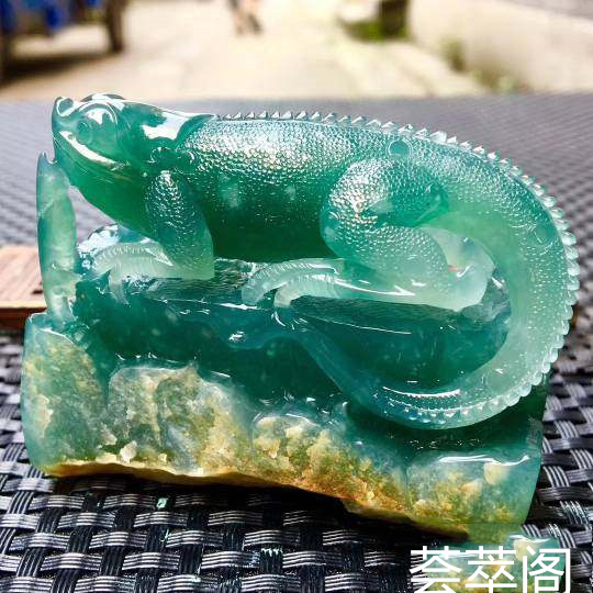 今非昔比.蜥蜴 吸亿.雕刻精美立体 种水俱佳.完美！尺寸:64.5-53.8-24.9 特惠第2张