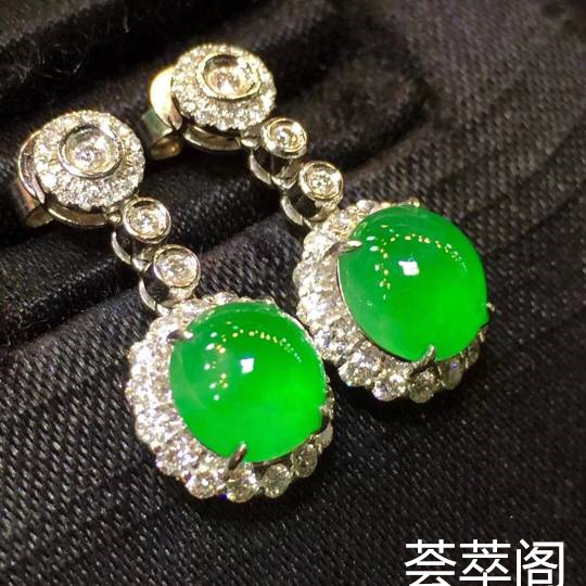 正阳绿蛋面耳坠，款式新颖时尚
