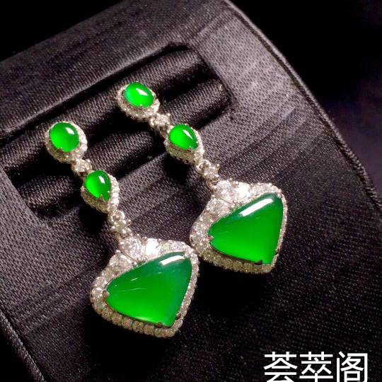 冰辣绿1心1意耳坠，通透阳绿，水灵饱满，尺寸如图，️��������